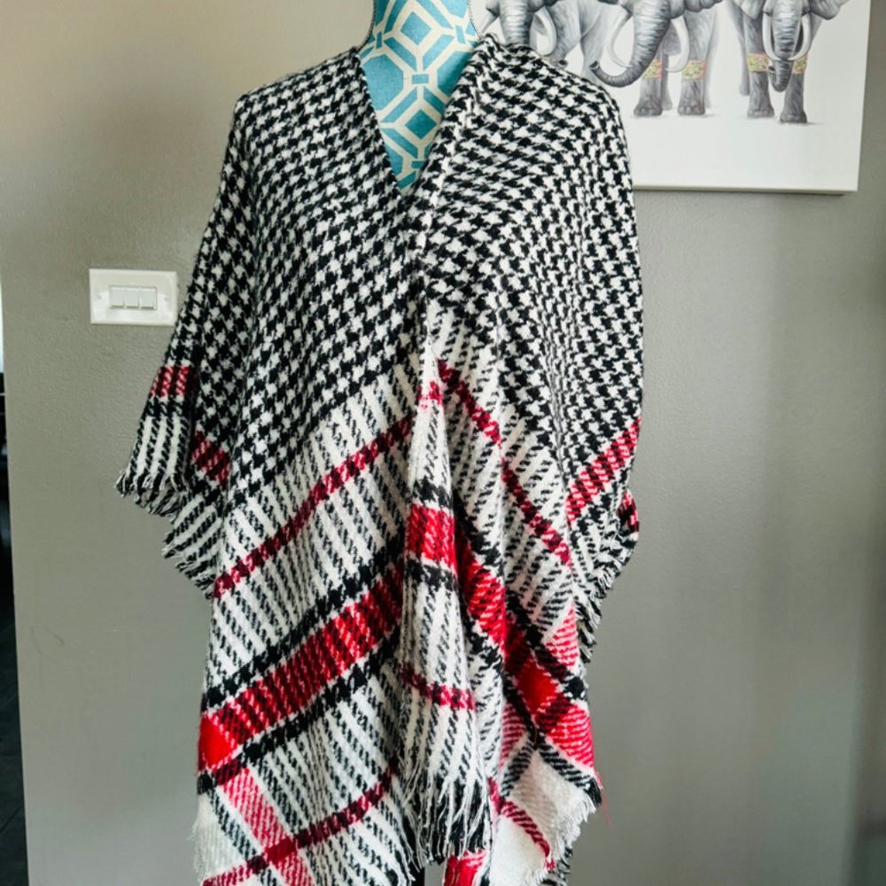 Charter Club Women’s Black Red Houndstooth-Plaid Topper Wrap